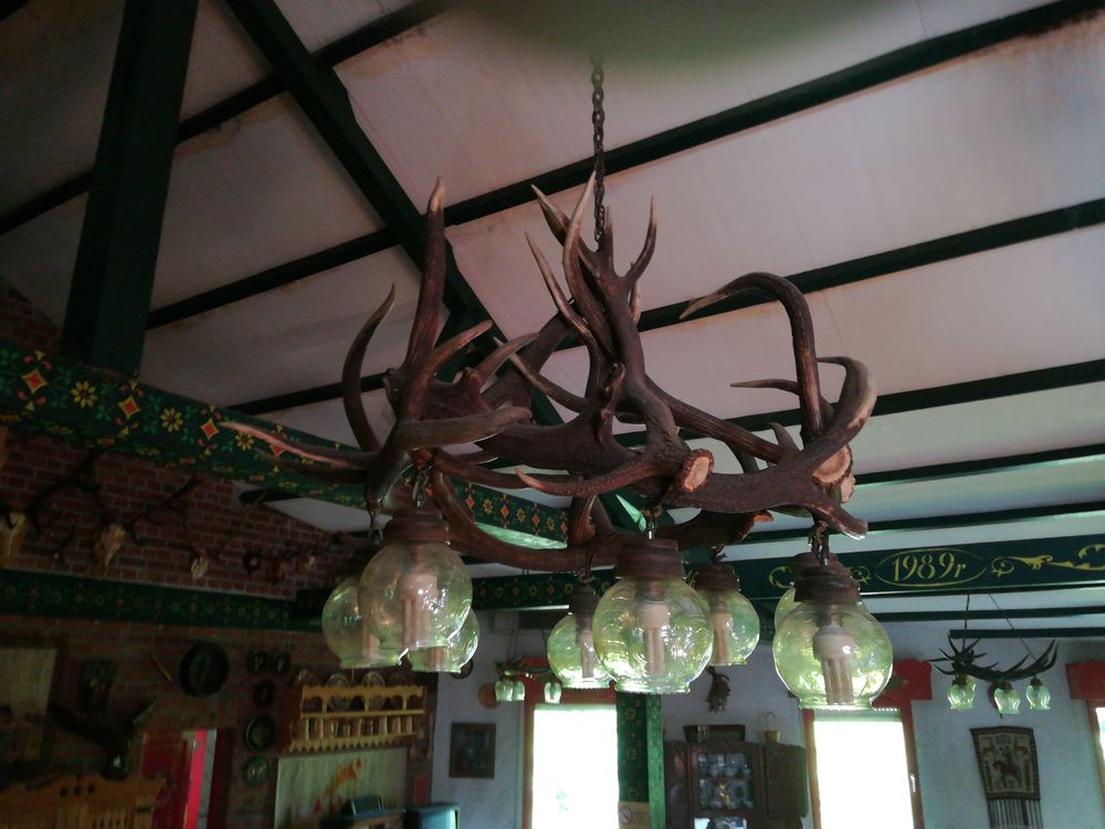 LUSTRE EN CORNE DE CERF Décoration