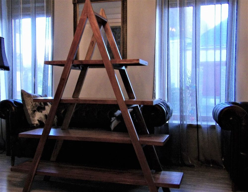 meuble &eacute;tag&egrave;re pyramidale en bois exotique Meubles