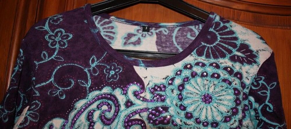 #Haut bleu multicolore T3 (38) Vêtements