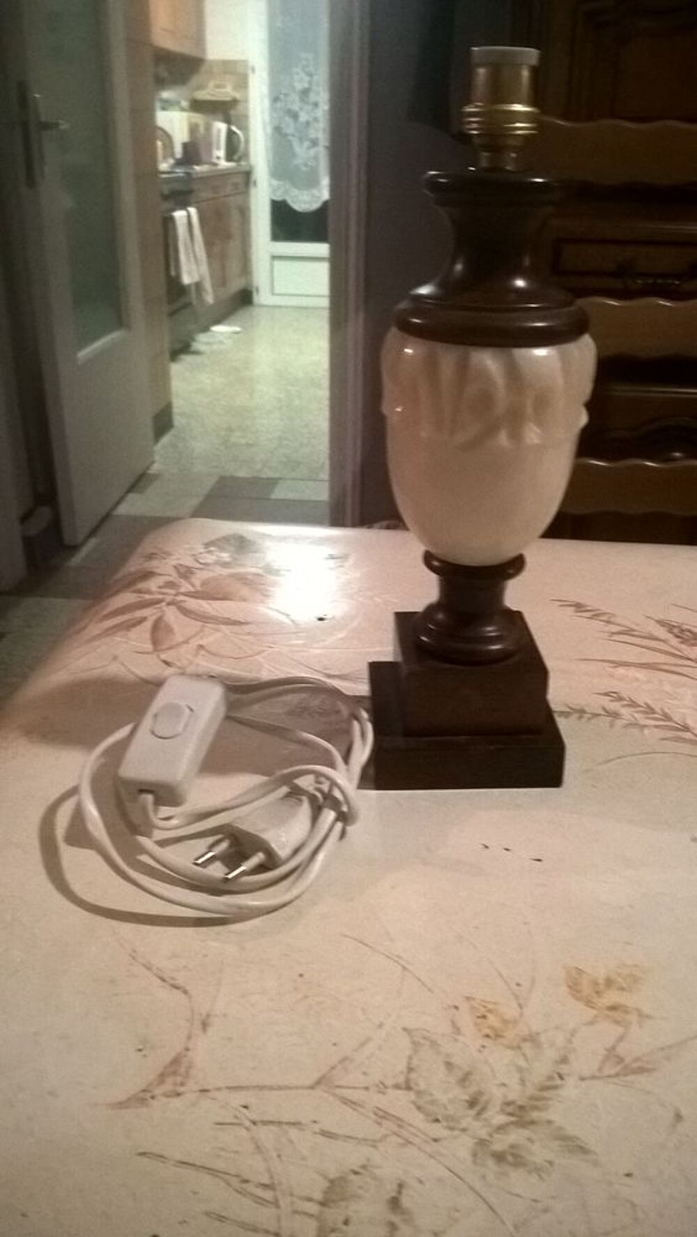 Pied lampe de chevet bois/alb&acirc;tre vintage. Décoration