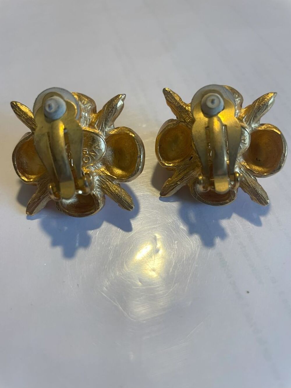 BO Clip dor&eacute;e galets croissillons + perle orange ANTIGONA Bijoux et montres