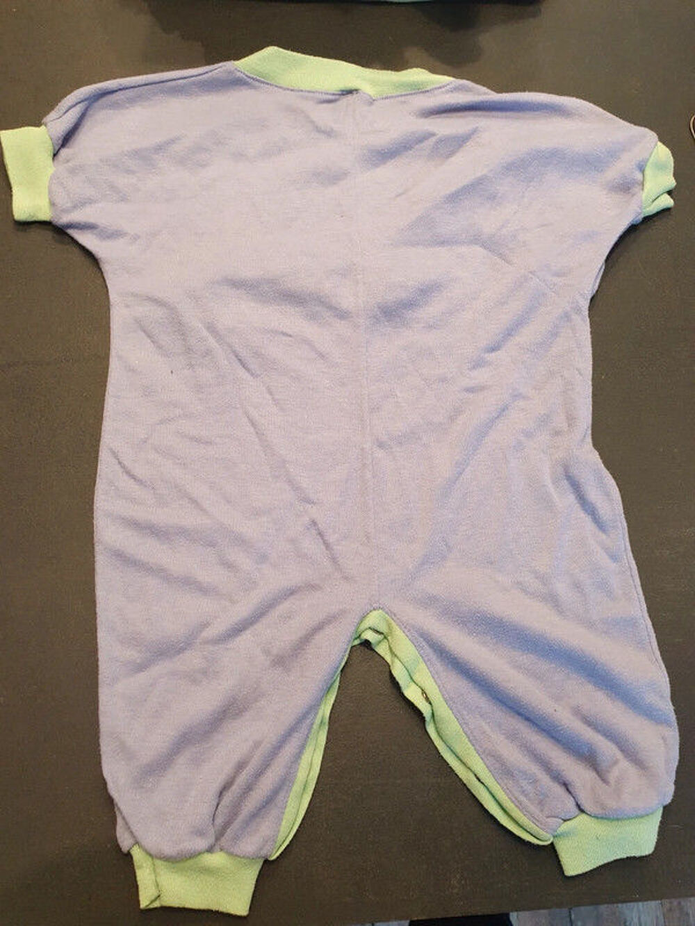 Grenouillere courte - 12 mois 
Vêtements enfants