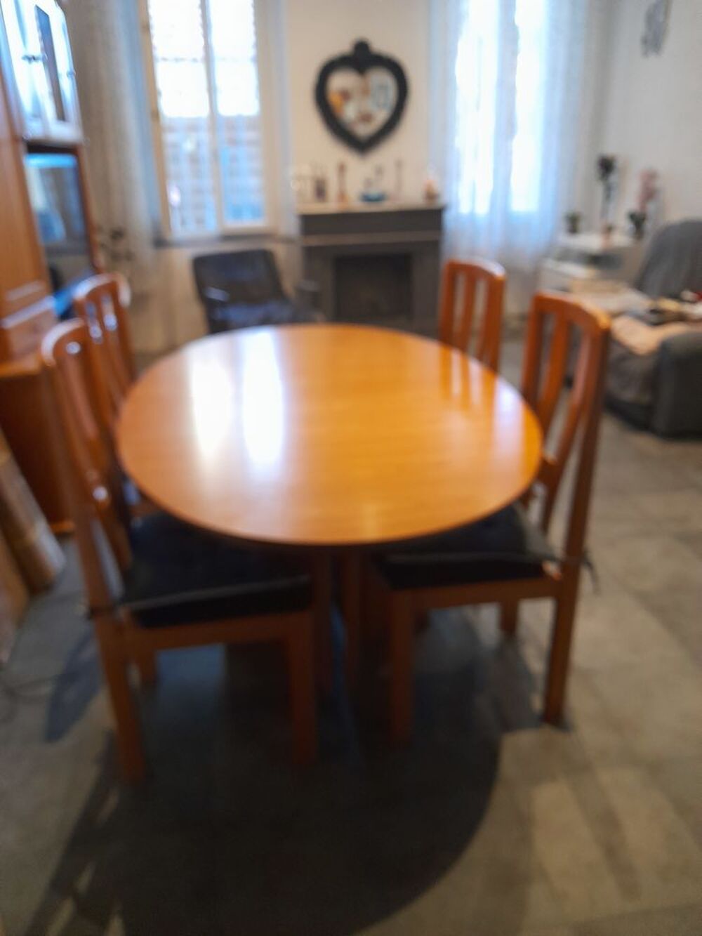 Salle &agrave; manger en pin massif Meubles