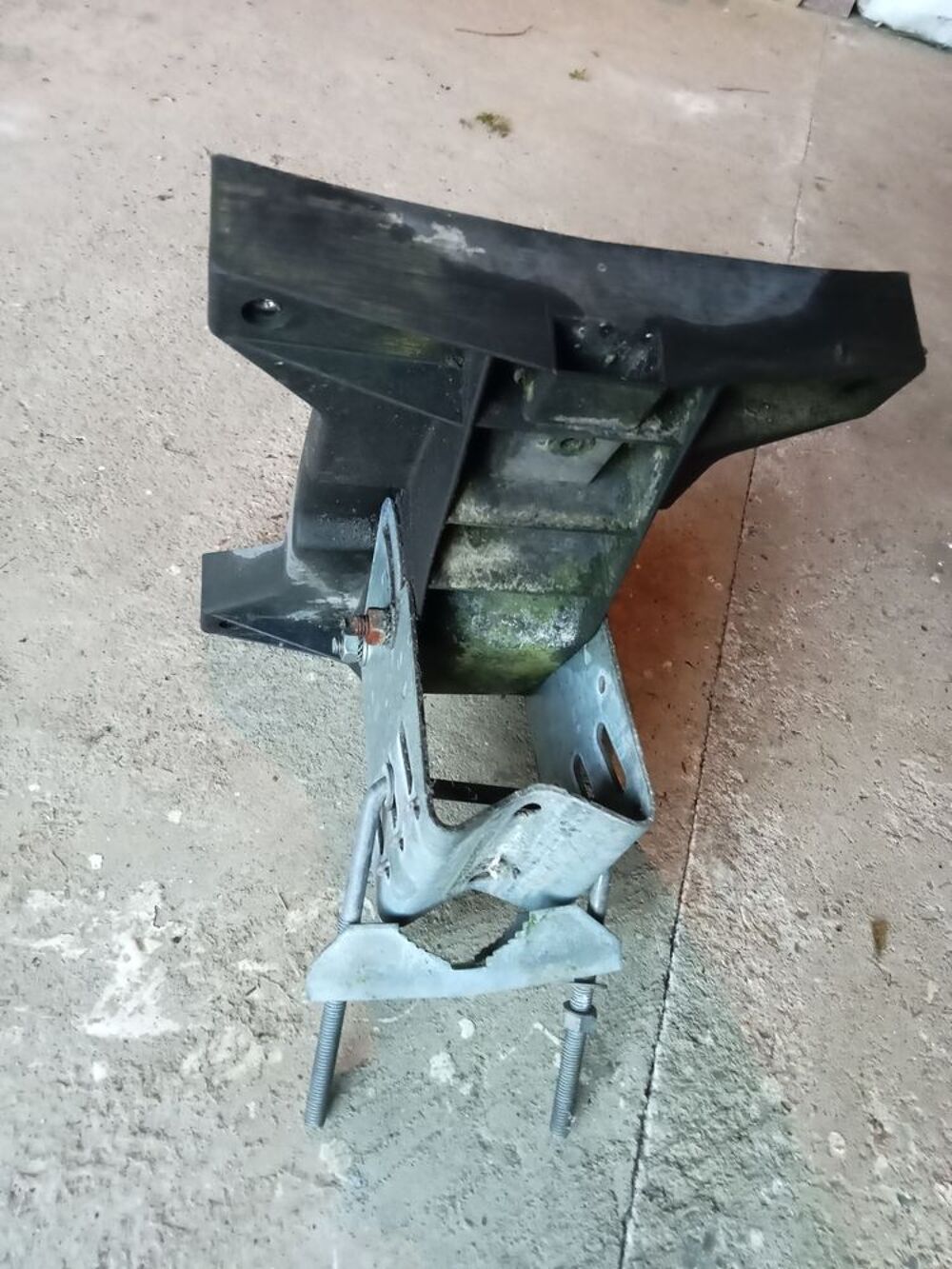 Fixation pour antenne parabolique Bricolage