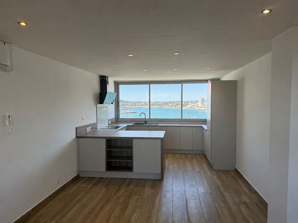 Vente Appartement T3 69 m² Entièrement refait à neuf  Vue mer 2 côtés Cave Toulon