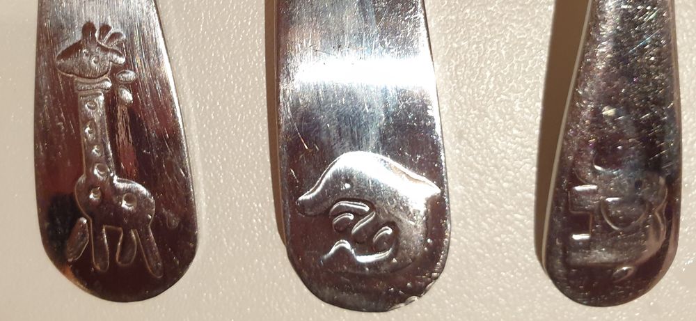 Lot de 3 couverts b&eacute;b&eacute;/enfant en inox de marque Rostfrei.
Cuisine