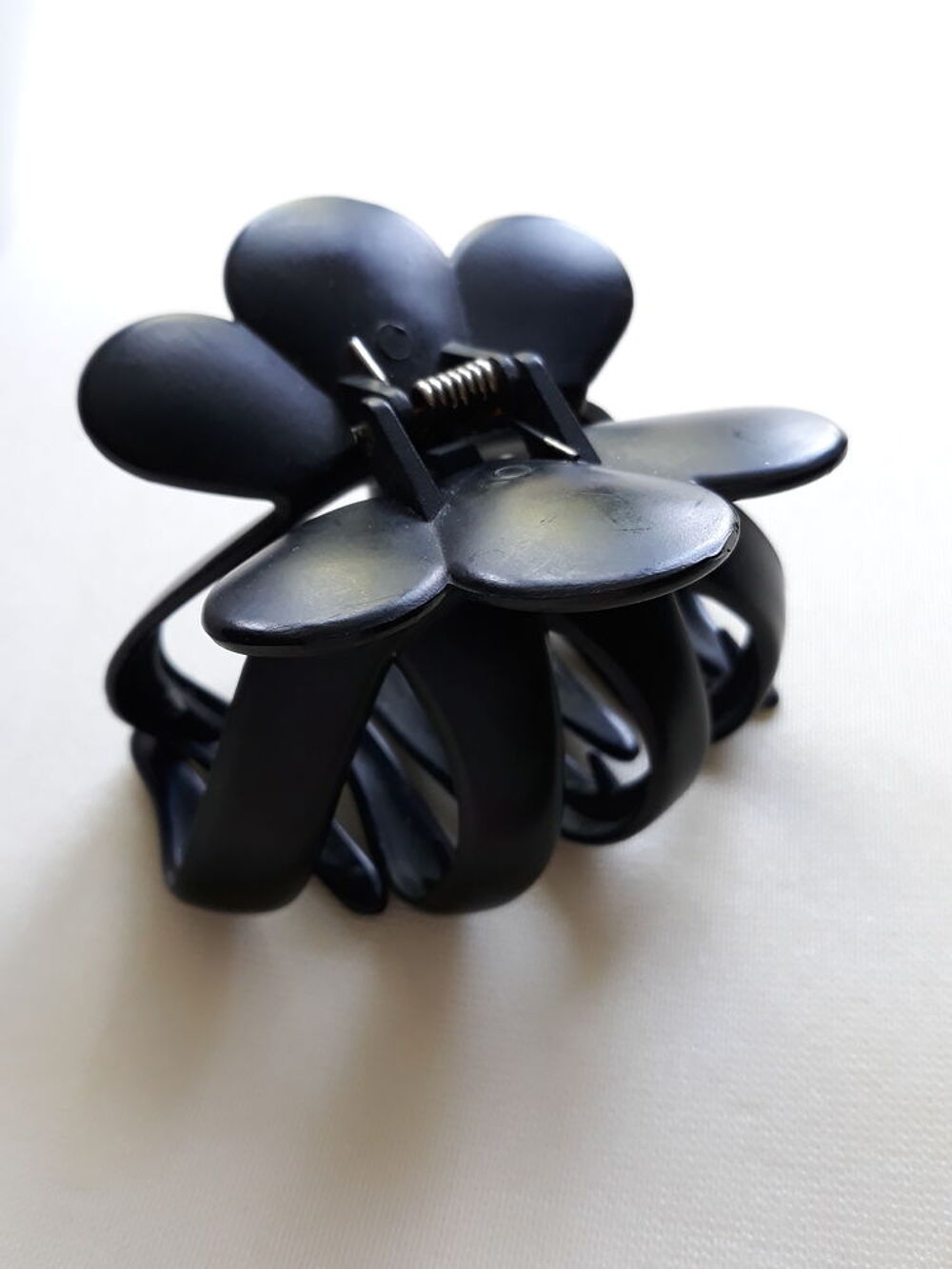 Pince &agrave; cheveux - noir - forme fleur Bijoux et montres