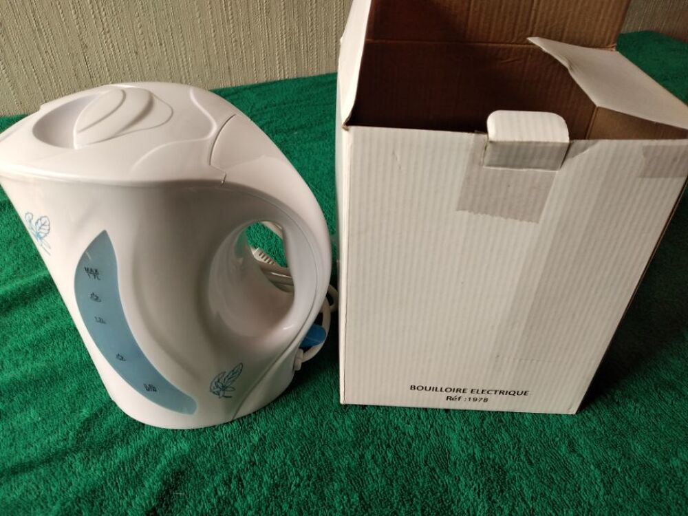 Bouilloire blanche &eacute;lectrique Cuisine
