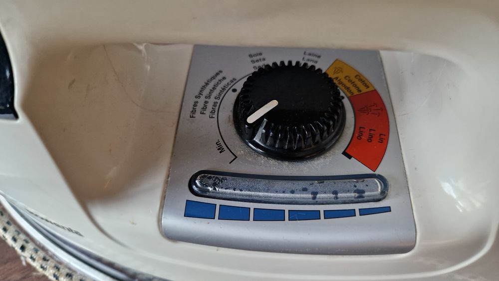 Ancien fer &agrave; vapeur Rowenta Electroménager