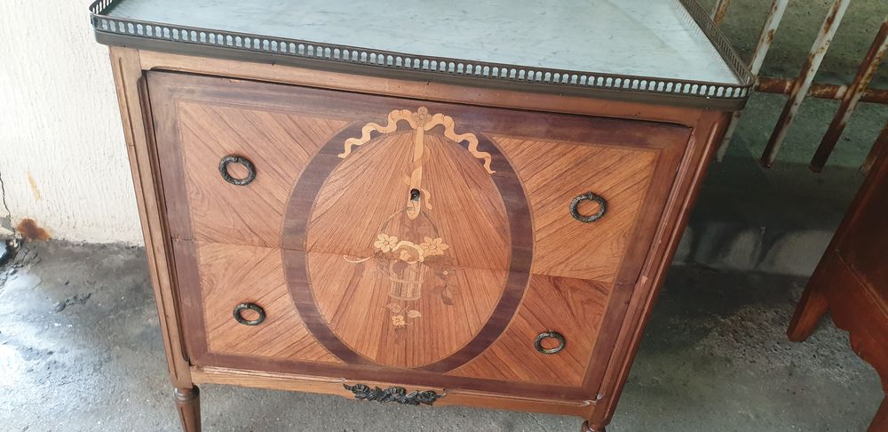 commode style Louis XVI en marqueterie Meubles
