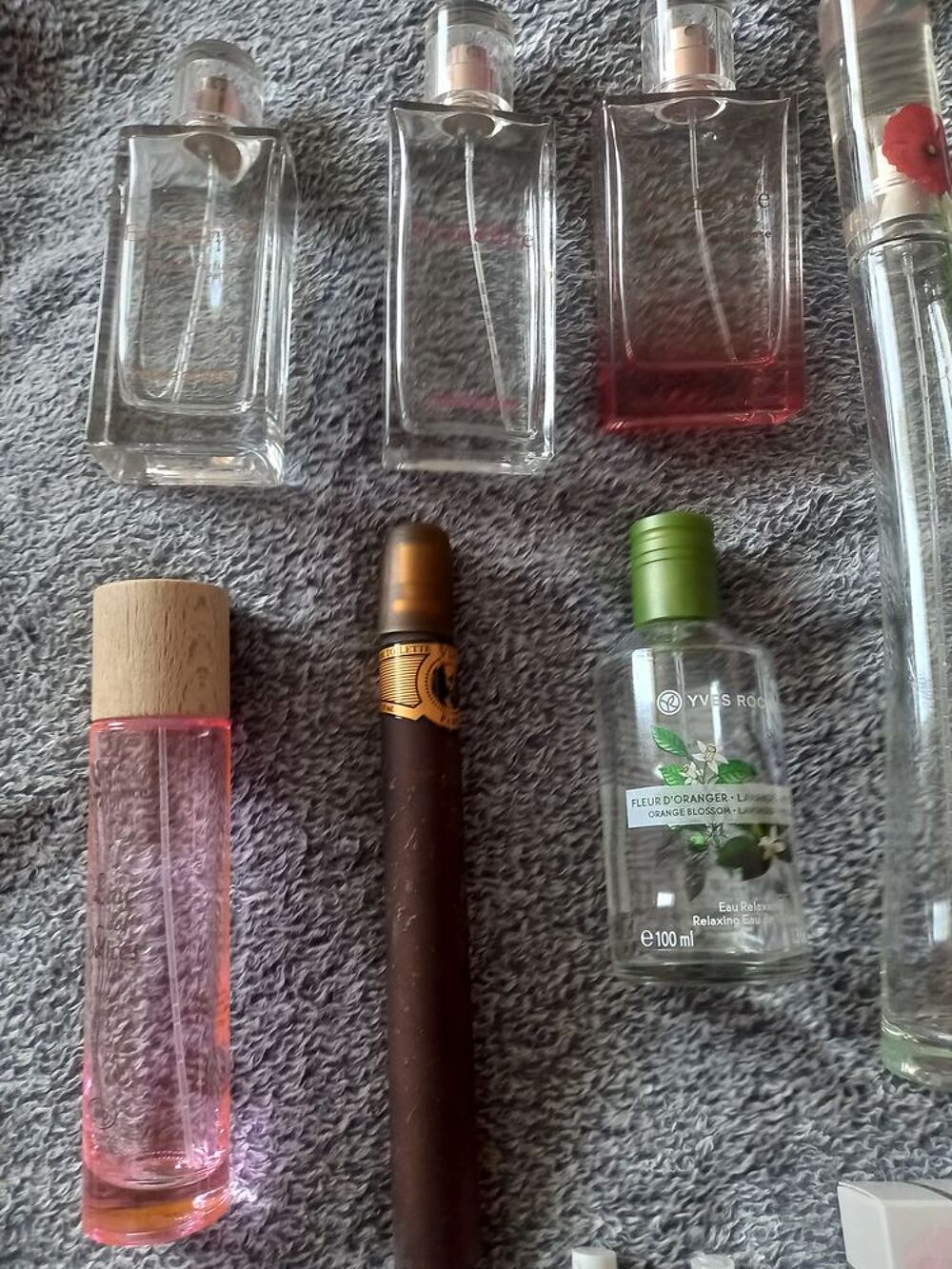 lot de flacons de parfum vides 