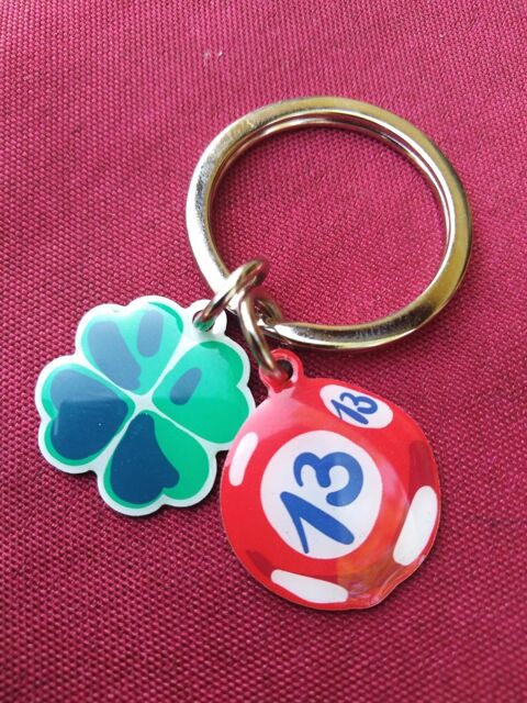 Porte-clefs avec un trèfle 3 Avermes (03)