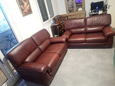 canap vintage en cuir couleur bordeaux 950 Vnissieux (69)