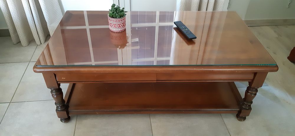 table.de.salon..,,,12O..long..65larg..47..h. Meubles