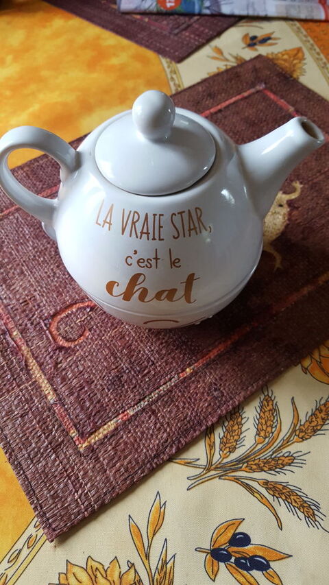 4 THEIERES AVEC LES TASSES 6 Fougères (35)
