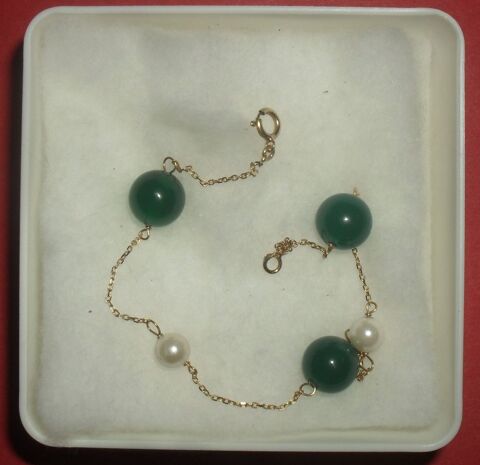 Bracelet en OR 18 carats avec 2 Perles Blanches et 3 Vertes. 180 Montreuil (93)