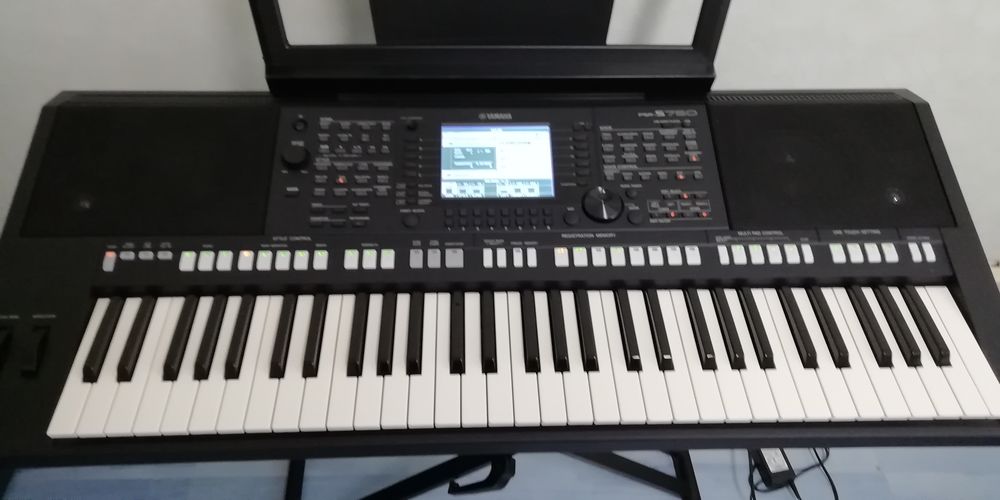 Arrangeur YAMAHA PSR S750 Instruments de musique