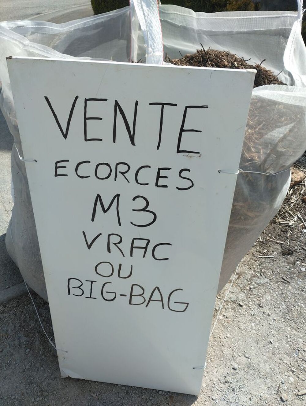 &eacute;corces/paillage jardin . Jardin
