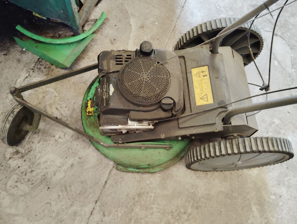 d&eacute;broussailleuse thermique, d&eacute;marre a car de tour.
Bricolage