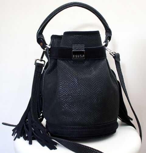 Sac seau cuir marine CLAUDIE PIERLOT 100 Issy-les-Moulineaux (92)
