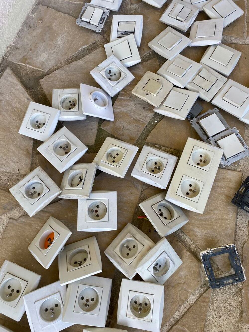 Lot d interrupteurs et prises electriques d occasion Bricolage