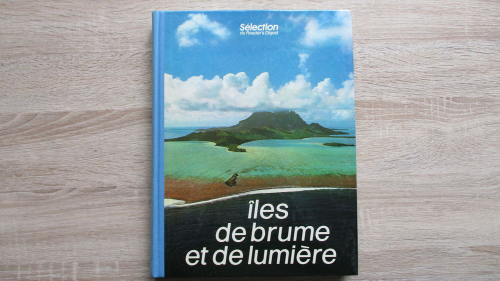 Livre " &icirc;les de Brume et de Lumi&egrave;re". Livres et BD