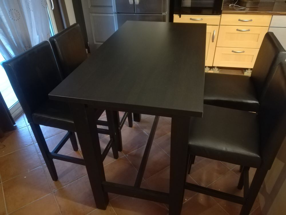 Table Haute IKEA noire et ses 4 fauteuils Meubles