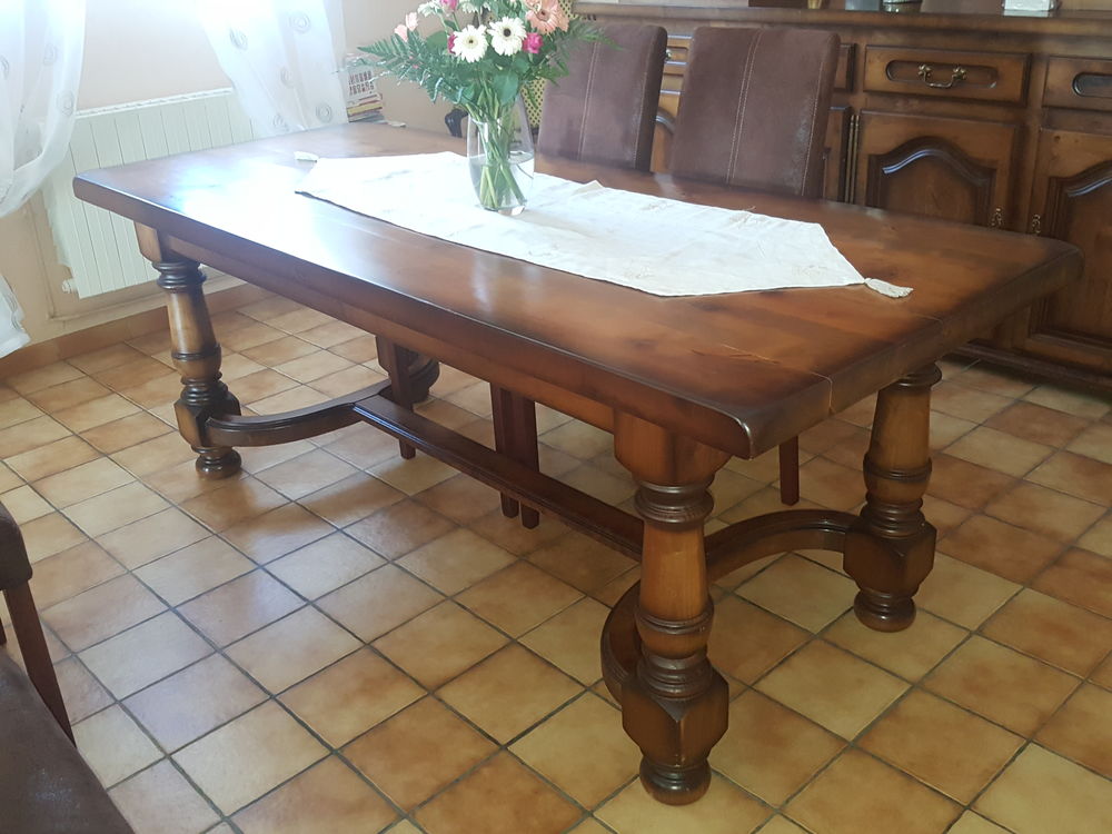 Tres belle table Meubles