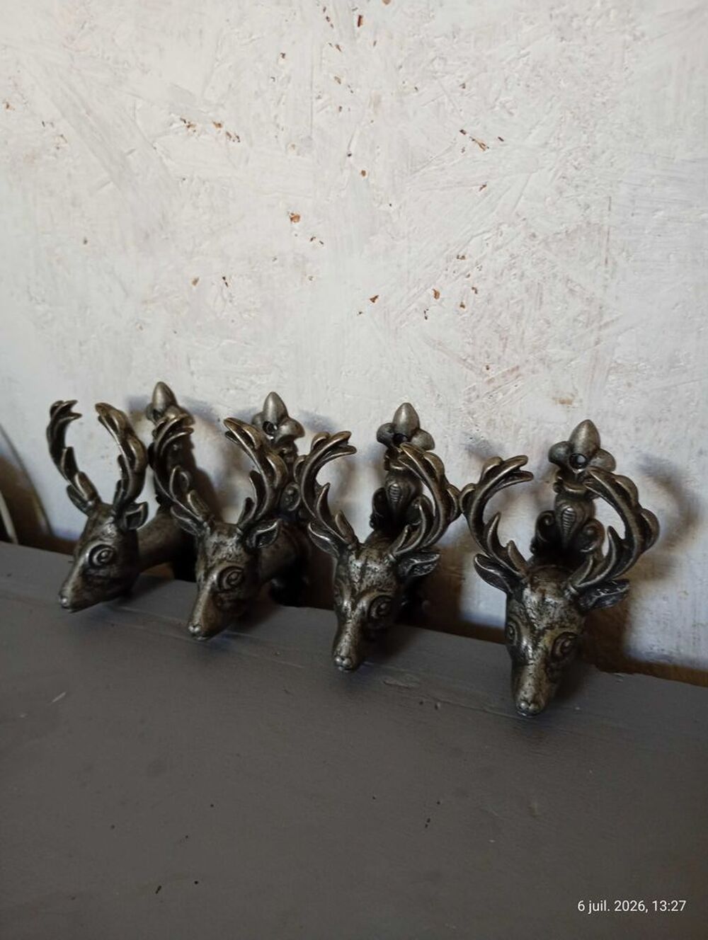 4 tr&egrave;s beaux crochets t&ecirc;te de cerf 