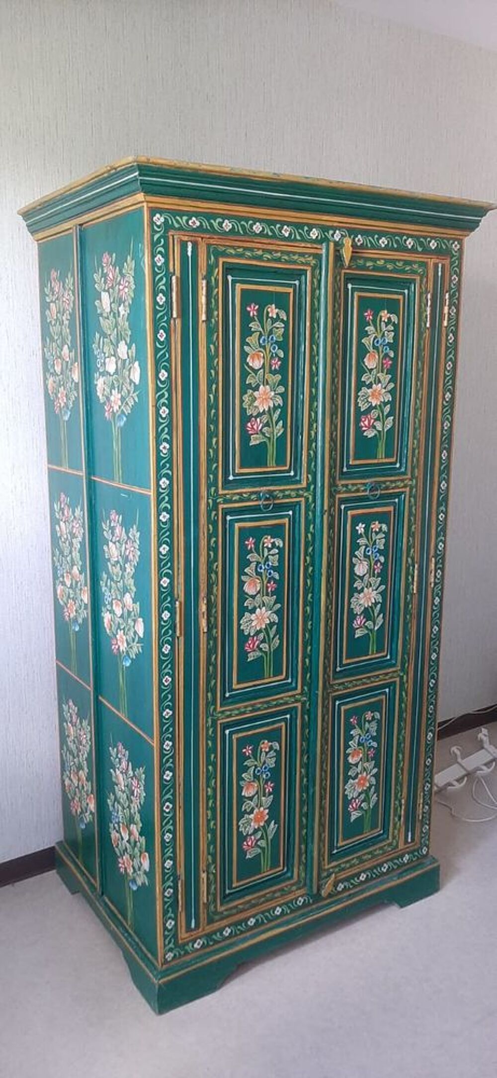 BELLE ARMOIRE GRAND RANGEMENT STYLEE Meubles