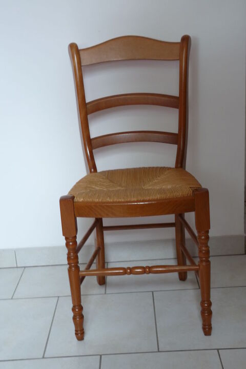 4 chaises 30 Saint-Victor-la-Coste (30)