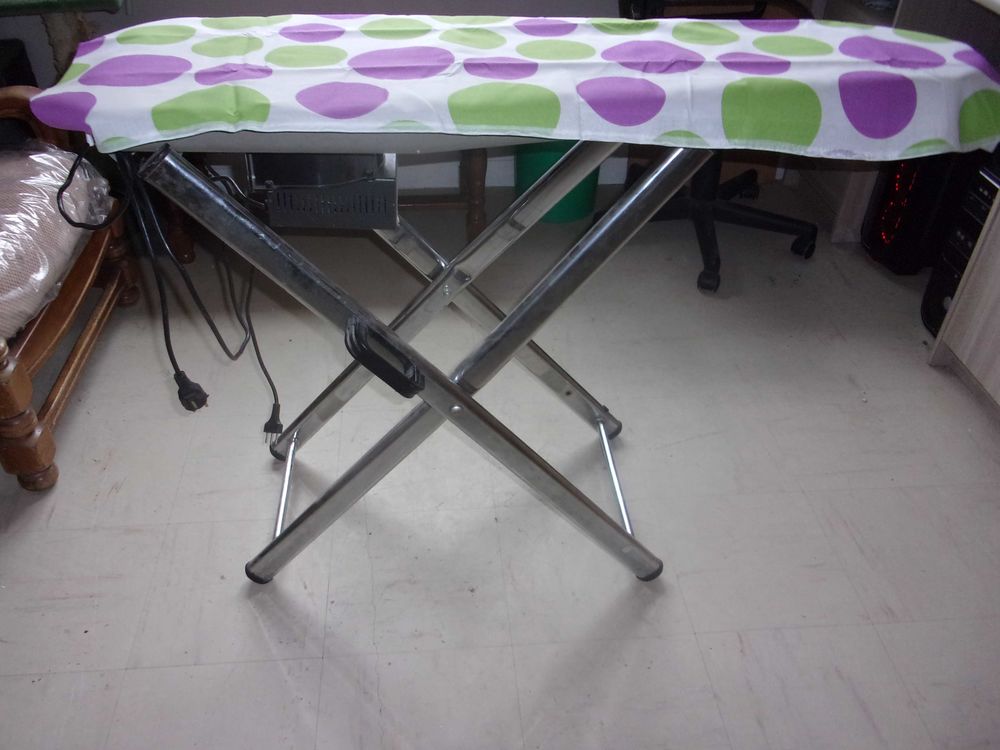 Table &agrave; repasser aspirante Electroménager