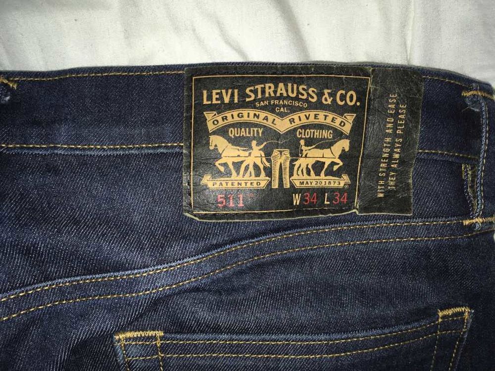 Jean Levis Strauss bleu tres bon &eacute;tat taille 34/34 Vêtements