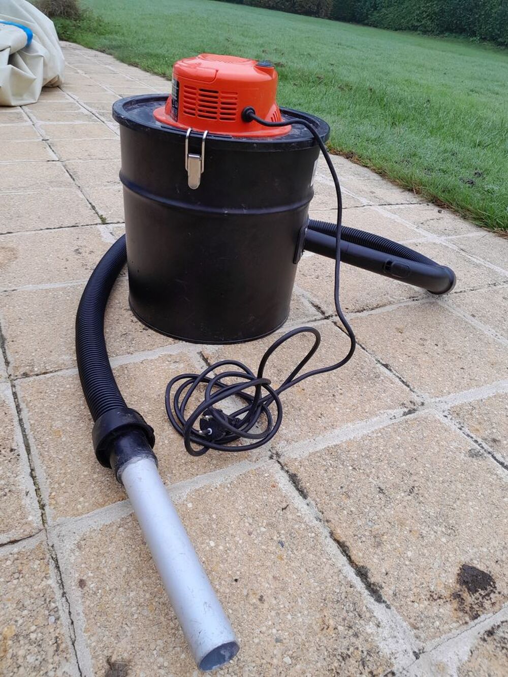 aspirateur eau cendre poussi&egrave;re Electrom�nager