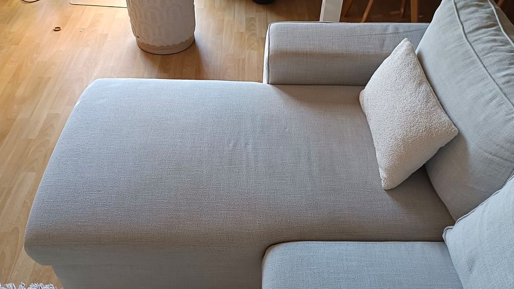 Canap&eacute; d'angle confortable en tissu clair Meubles