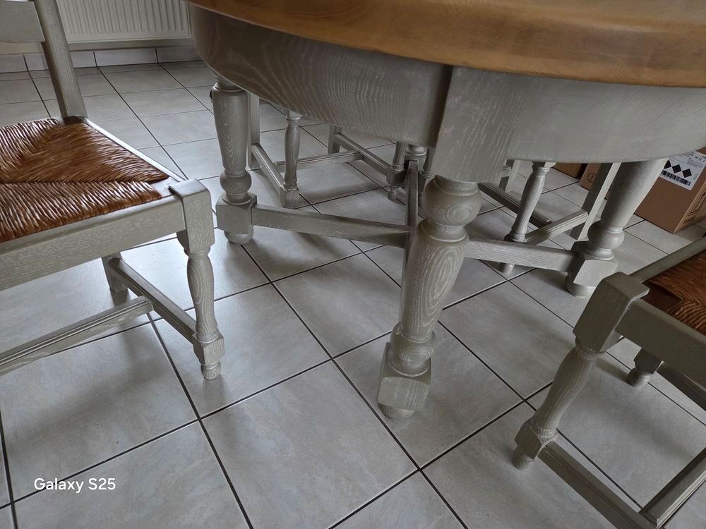 Salle &agrave; manger en ch&ecirc;ne massif Meubles