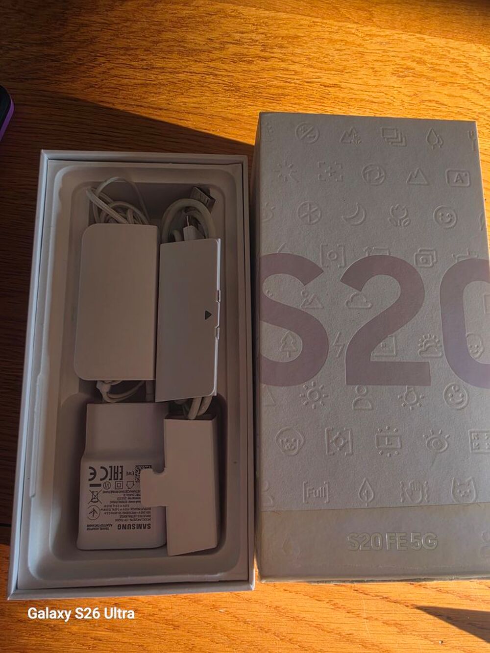 Samsung Galaxy S20 FE 5G avec accessoires Téléphones et tablettes