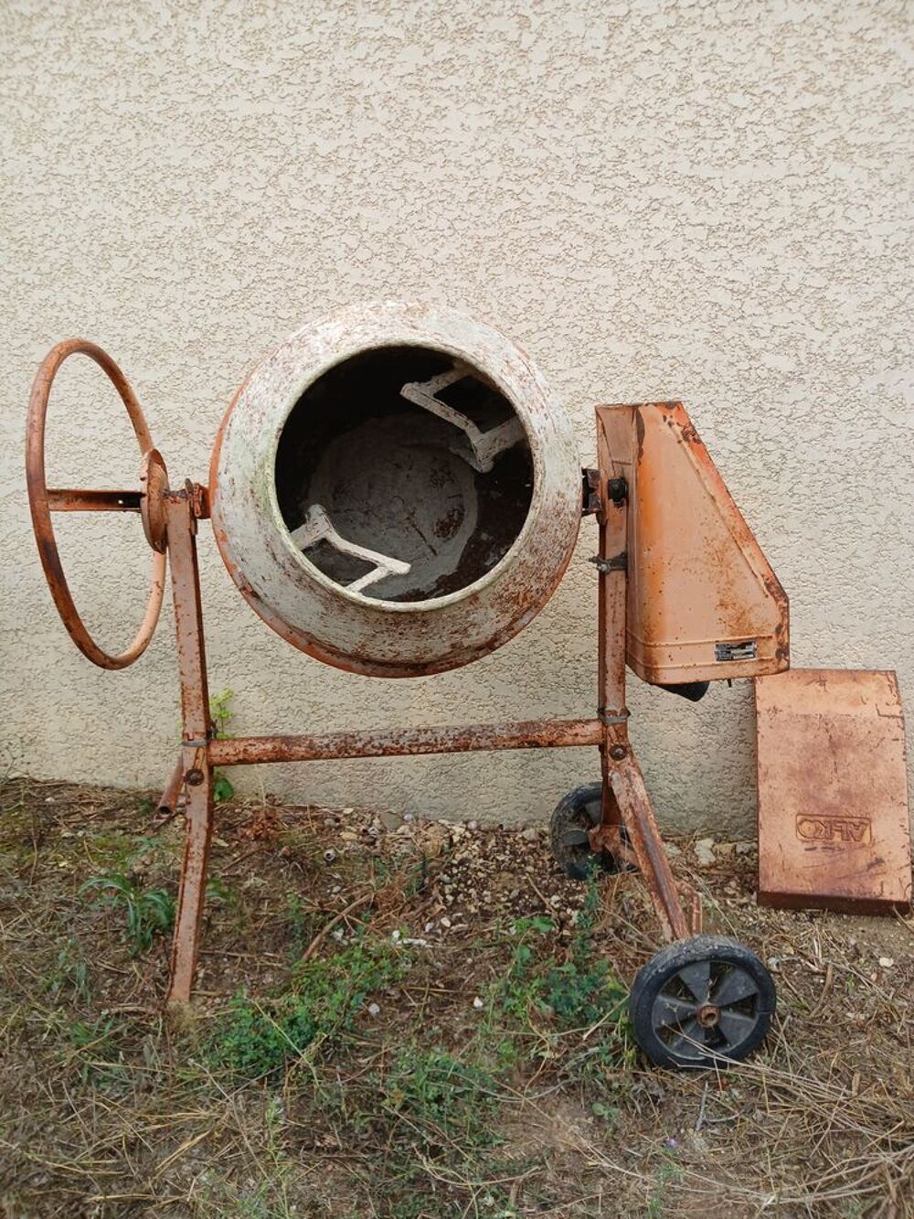 B&eacute;tonni&egrave;re m&eacute;tal orange ancien mod&egrave;le Bricolage
