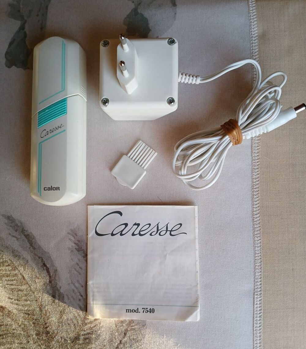 EPILATEUR "CARESSE" de "CALOR" + TROUSSE DE TRANSPORT Electrom�nager