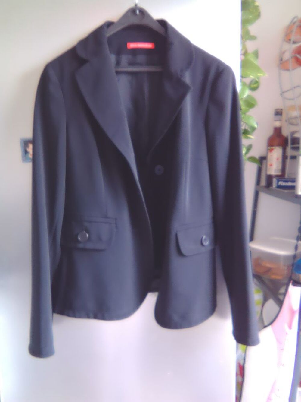 Tailleur. Alain MANOUKIAN belle coupe, couleur noir Vêtements