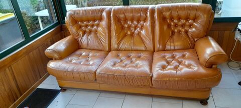 Canap  cuir  havane  3 places tat  bon style anglais 100 Anceaumeville (76)