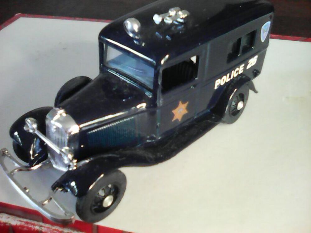 Voiture de Police Ford 1932 1/43 Eligor 