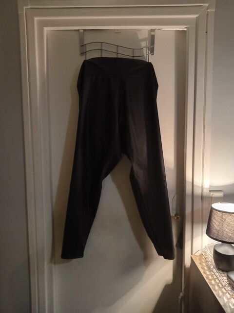 pantalon similicuir noir grande taille 20 Paris 12 (75)