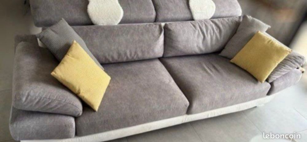 Canap&eacute; 2+ places et son pouf Meubles
