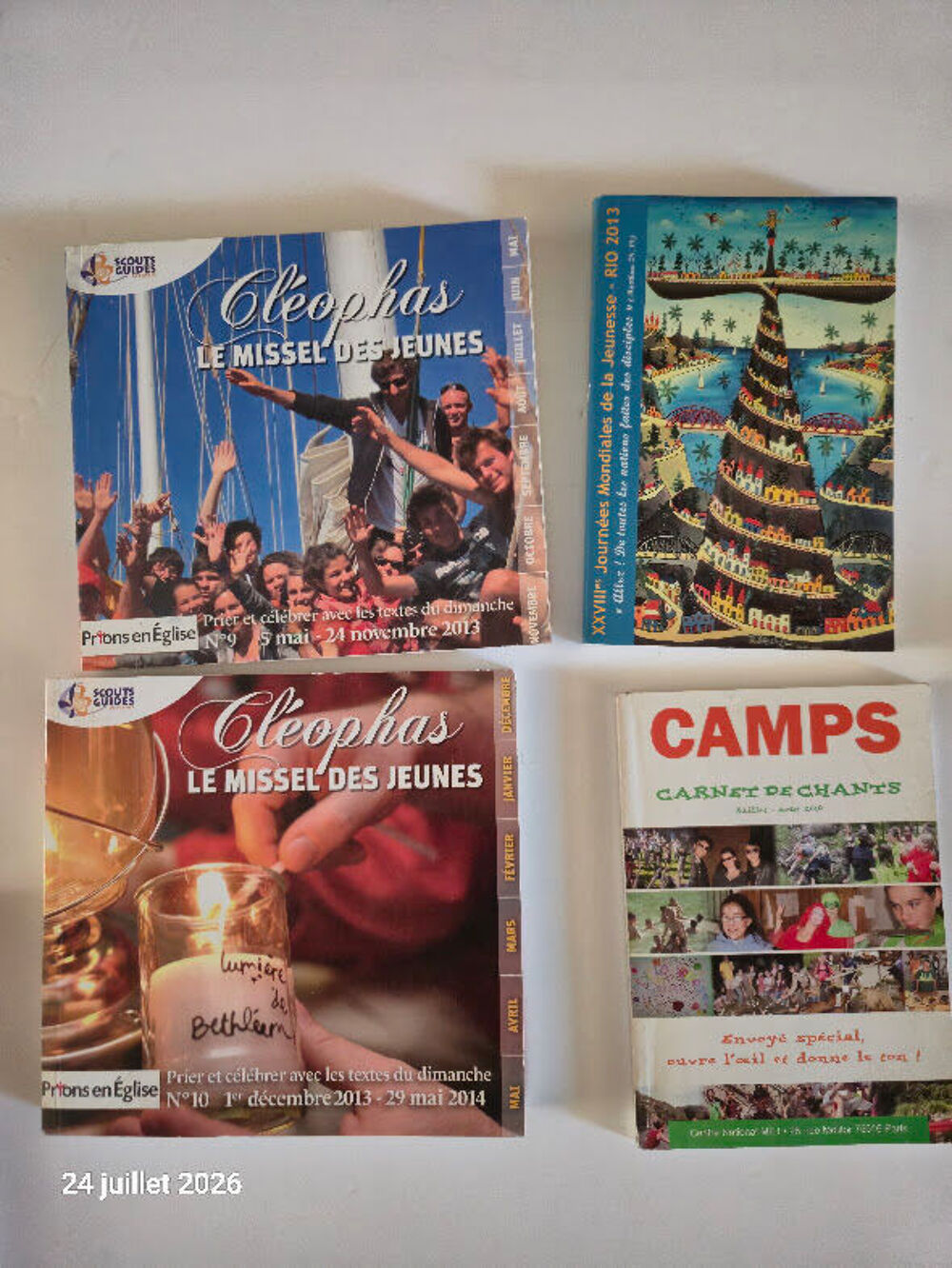Lot de 4 carnets de chants, le p&egrave;lerin 1954, et 2 carnets de Livres et BD