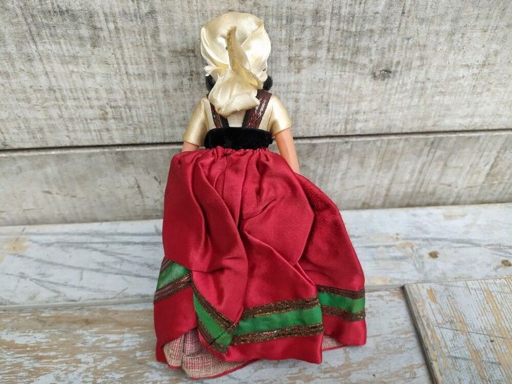 Ancienne Poup&eacute;e Folklorique Allemagne ? ca1960 