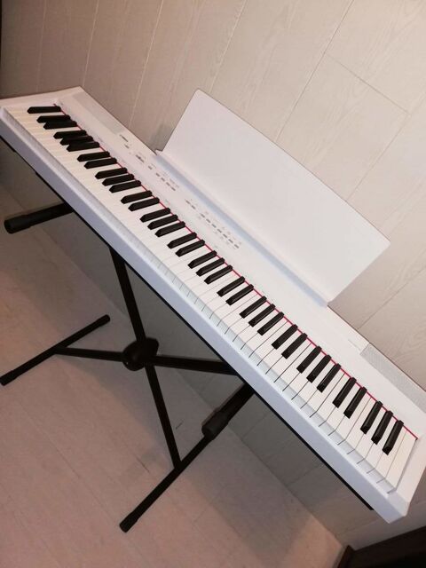 synthtiseur Yamaha + trpied 750 Mnilles (27)
