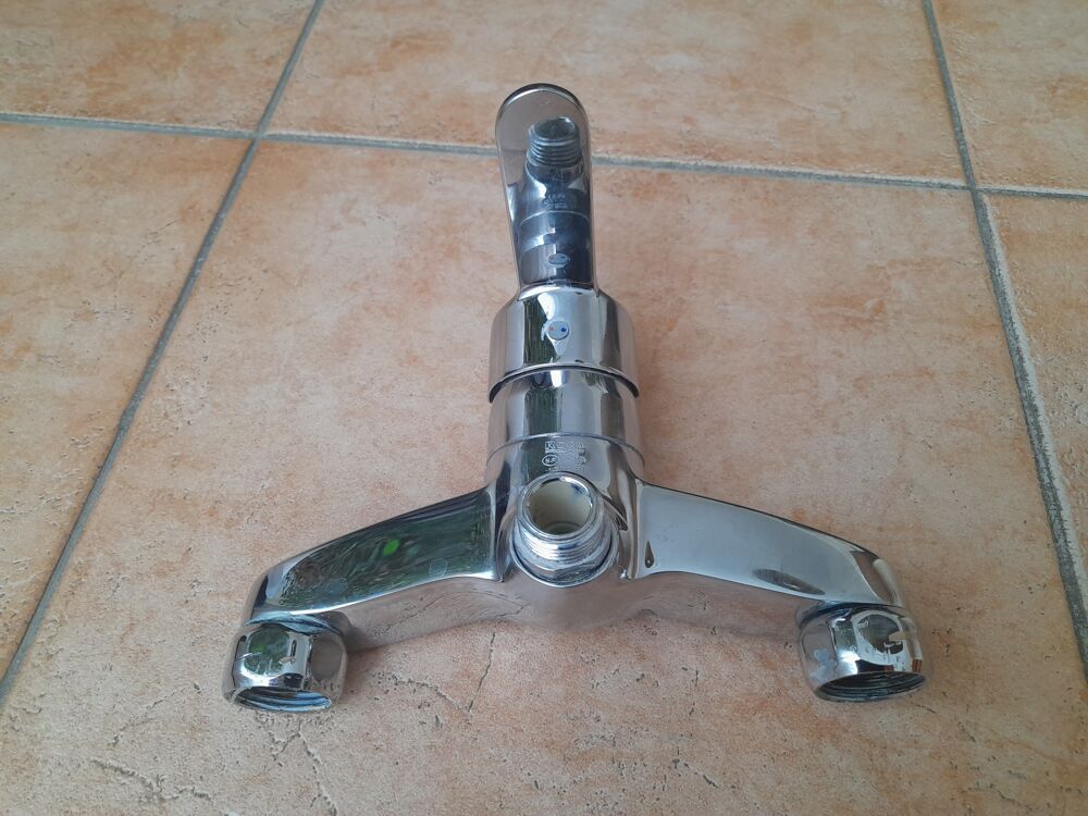 robinet de douche chrom&eacute; roca Bricolage