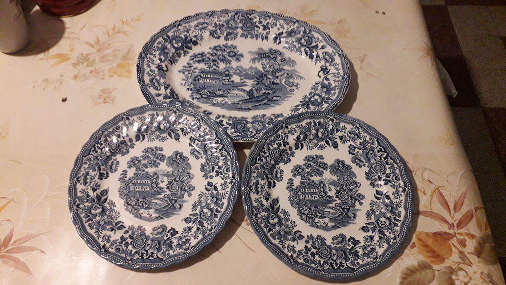 Ancienne porcelaine TONQUIN BY MYOTT. 