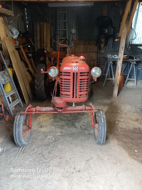 échange tracteur farmall cub contre tracteur pony Harris diesel 820d ou 821d ou brouette à  chenille 250kg minimum ou mini dumper 300kg 1300 78270 Limetz-villez